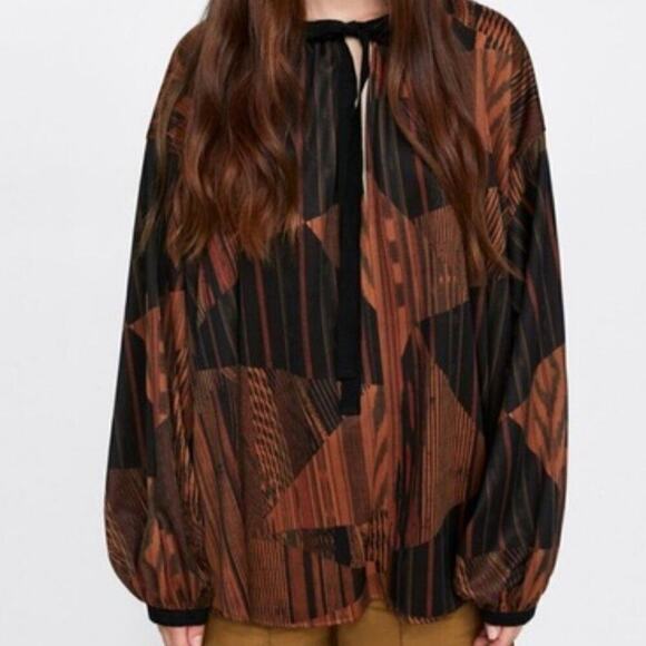 NEW Zara Abstract T-Shirt Print Top Blouse Small - Picture 1 of 4
